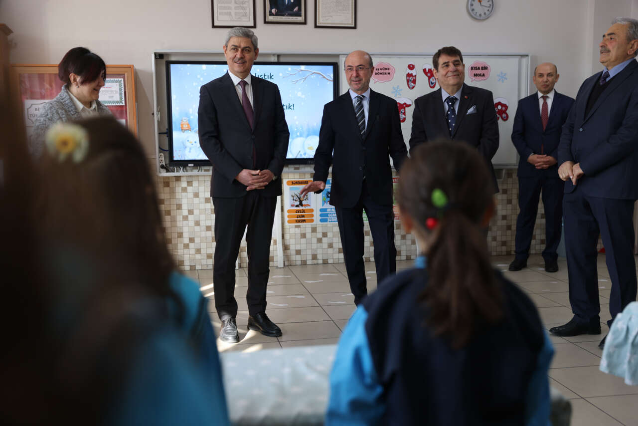 Selçuklu’da öğrenciler karnelerini böyle aldı 8